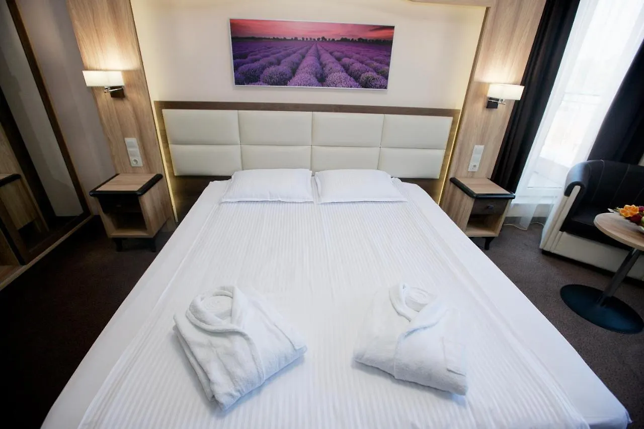 Hotel Zoo Sofia - Secured Paid Parking