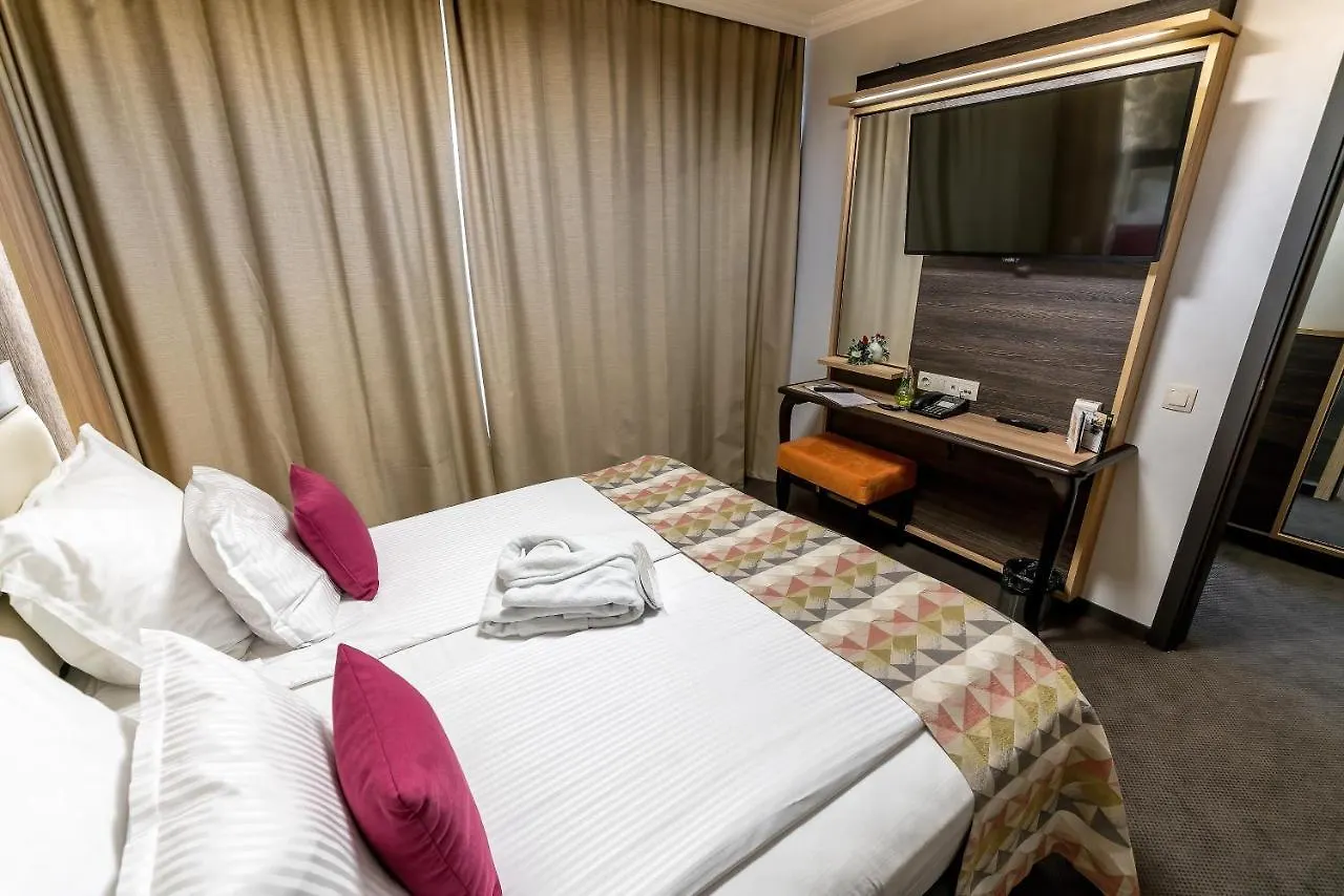 Hotel Zoo Sofia - Secured Paid Parking