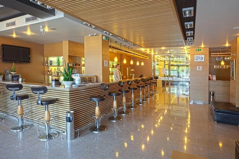 ****  Hotel Zoo Sofia - Secured Paid Parking Bulgaria