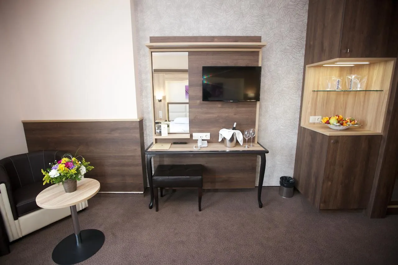 Hotel Zoo Sofia - Secured Paid Parking