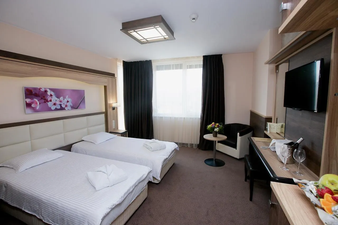 Hotel Zoo Sofia - Secured Paid Parking 4*,