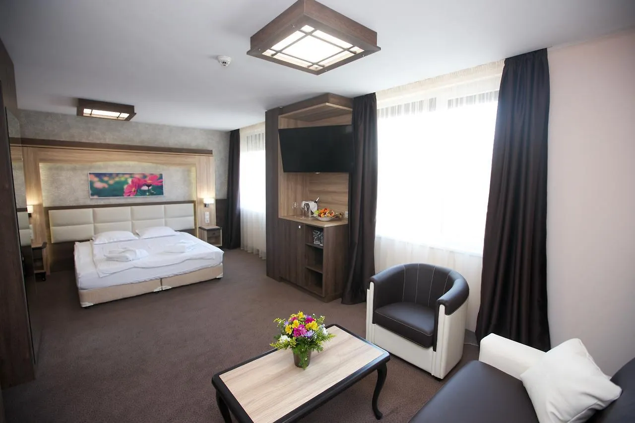 Hotel Zoo Sofia - Secured Paid Parking