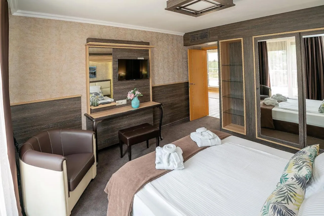 Hotel Zoo Sofia - Secured Paid Parking
