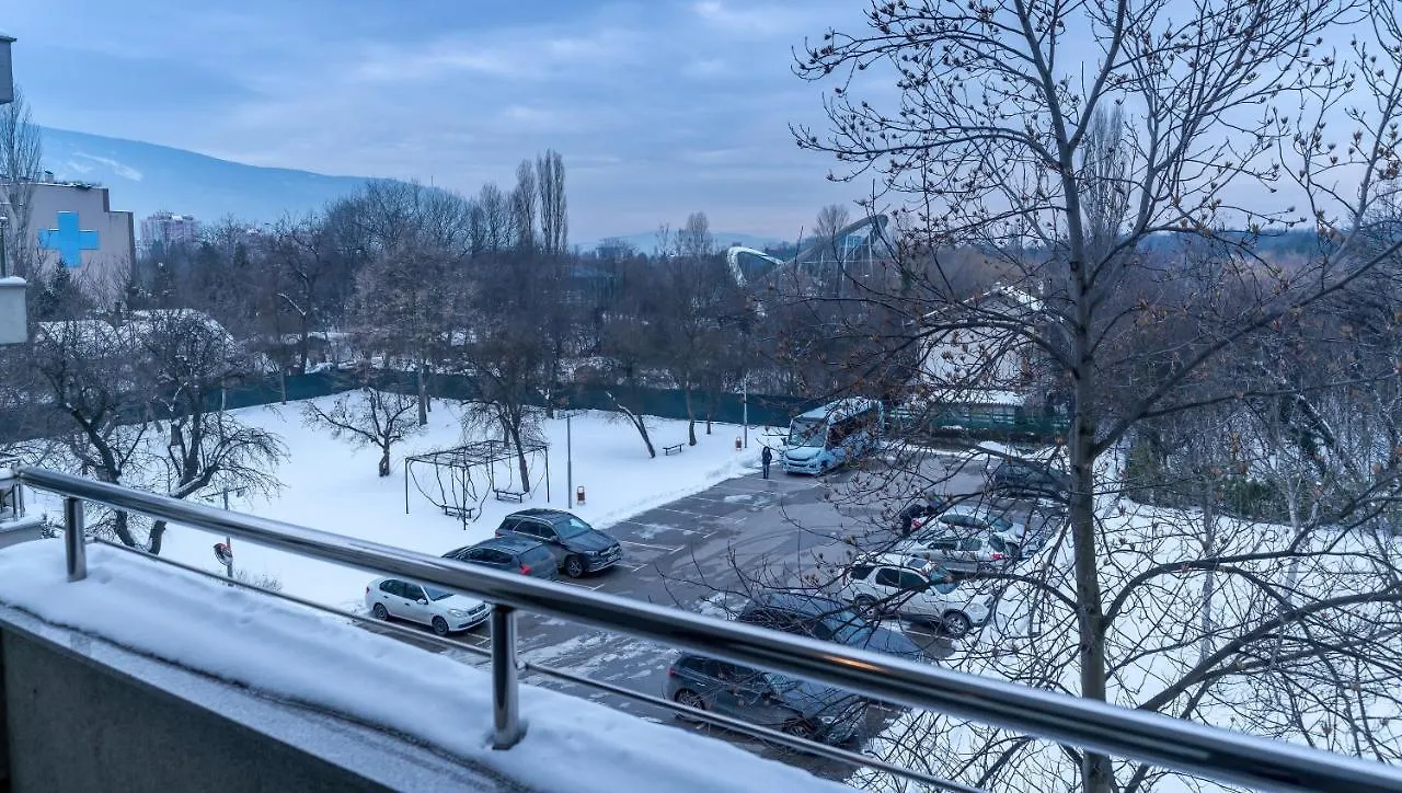 Hotel Zoo Sofia - Secured Paid Parking