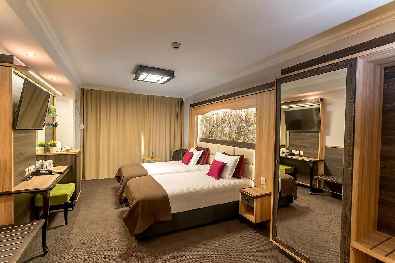 Hotel Zoo Sofia - Secured Paid Parking