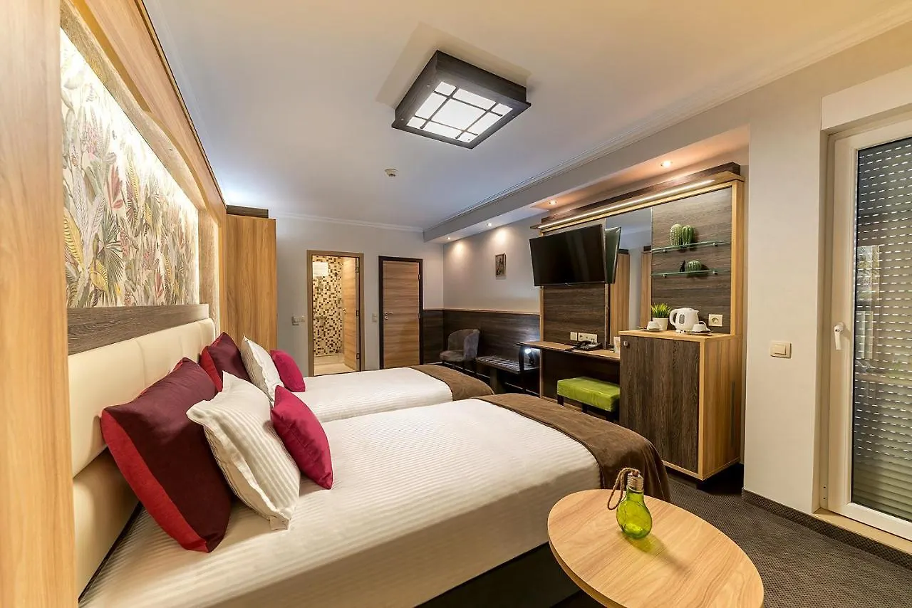 Hotel Zoo Sofia - Secured Paid Parking