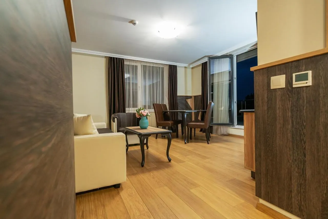 Hotel Zoo Sofia - Secured Paid Parking 4*,  Bulgária