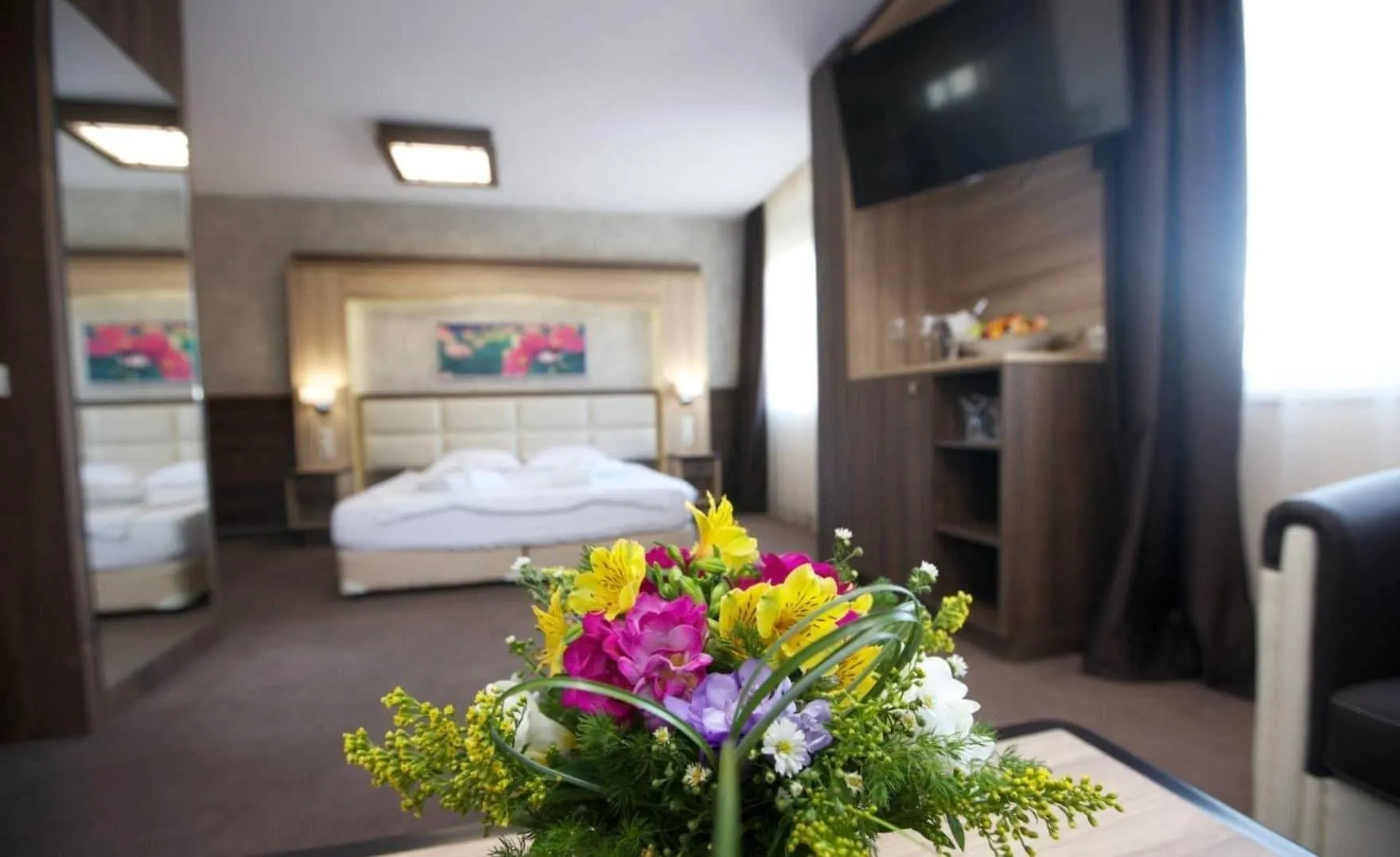 Hotel Zoo Sofia - Secured Paid Parking